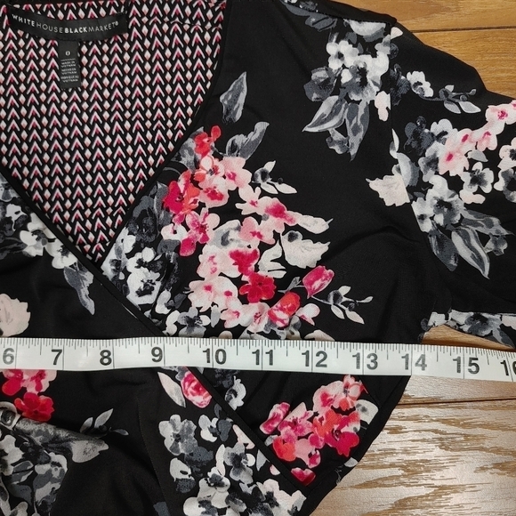 White House Black Market Reversible Floral Print Faux Wrap Dress Size 0 - Picture 5 of 13
